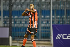 Φέτος έχει striker 