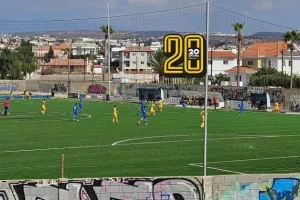 Παίζουν μπάλα οι μικροί...