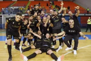 Η απονομή στην ΑΕΛ! (Φώτος)