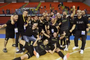 Η απονομή στην ΑΕΛ! (Φώτος)