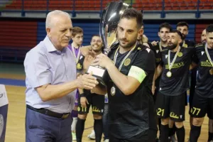 Η απονομή στην ΑΕΛ! (Φώτος)