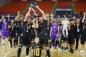 Η απονομή στην ΑΕΛ! (Φώτος)