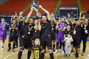 Η απονομή στην ΑΕΛ! (Φώτος)