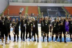 Η απονομή στην ΑΕΛ! (Φώτος)