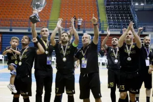 Η απονομή στην ΑΕΛ! (Φώτος)