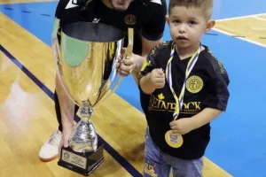 Η απονομή στην ΑΕΛ! (Φώτος)