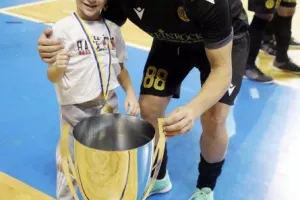 Η απονομή στην ΑΕΛ! (Φώτος)