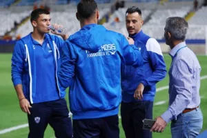(ΦΩΤΟΣ) ''Πηγαδάκια'' πριν την σέντρα 