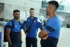 (ΦΩΤΟΣ) Η άφιξη της αποστολής του ΑΠΟΕΛ 