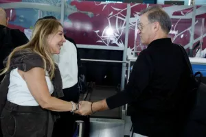 (ΦΩΤΟΣ) Η άφιξη της αποστολής του ΑΠΟΕΛ 