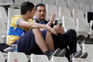 (ΦΩΤΟΣ) Εικόνες από τις κερκίδες στο ΑΠΟΕΛ-ΑΕΚ