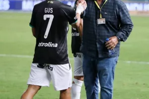 ΑΠΟΕΛ - ΑΕΚ: Μεγάλο διπλό με Φαράζ!