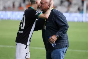 (ΦΩΤΟΣ) Μπήκε... μέσα ο Καραπατάκης!