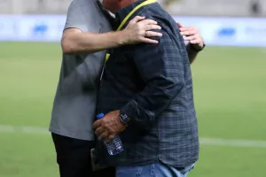 (ΦΩΤΟΣ) Μπήκε... μέσα ο Καραπατάκης!