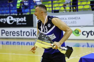 (Φώτος) Σήκωσε το τρόπαιο ο Kuutio Homes Παφιακός