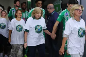 (Άρης) Μπήκαν ΜΕΣΑ με τις... πεθερές!