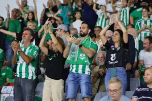 Δίνει την δυνατότητα στον κόσμο για αλλαγή θέσης του εισιτηρίου διαρκείας