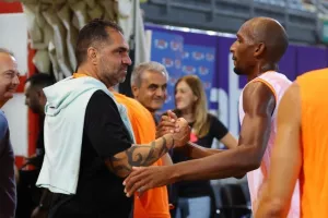 Καρμιώτισσα-Απόλλων: Μεγάλη  νίκη στο ντεμπούτο του Καμορανέζι! (Φώτος)