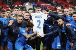 Τα βρετανικά MME αποθεώνουν τους παίκτες του Γιοβάνοβιτς για τον άθλο του Γουέμπλεϊ (Φώτος)