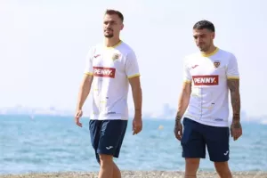 Βόλτα στην παραλία οι Ρουμάνοι (Φώτος)