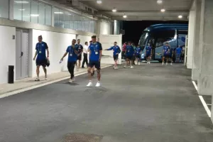 Η άφιξη της Εθνικής μας (Φώτος)