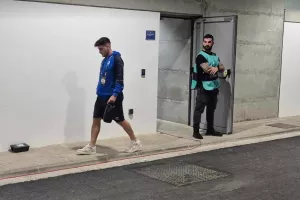 Η άφιξη της Εθνικής μας (Φώτος)