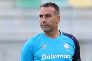 Σωφρόνης... λίγο πριν την σέντρα: "Σημαντικό για όλους μας, είναι η Εθνική μας, η ομάδα μας"