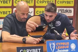 Κόουτς... στην αναμονή/ Τι έβλεπε και δεν το πίστευε 