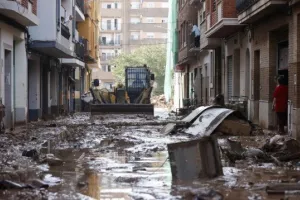 Βαλένθια - Πλημμύρες: Οι καταστροφικές συνέπειες των σφοδρών βροχοπτώσεων σε δορυφορικές εικόνες