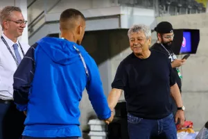 Χειραψία Πιέρου και Λουτσέσκου