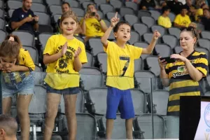 ΑΕΛ-Εθνικός: Γενέθλια με 5αρα και χατ τρικ Μακρή (φώτος) 