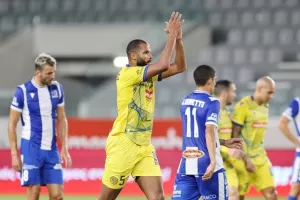 ΑΕΛ-Εθνικός: Γενέθλια με 5αρα και χατ τρικ Μακρή (φώτος) 