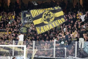 Κλήθηκε σε ακρόαση από την ΔΕΑΒ η ΑΕΚ για το πανό στο ντέρμπι με τον Παναθηναϊκό
