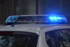 Έστησε καρτέρι με τρία άτομα στον πατέρα της κοπέλας του