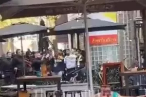 (ΒΙΝΤΕΟ) Σοβαρά επεισόδια μεταξύ οπαδών Τβέντε και Φενέρ - Αναφορές για τραυματίες και συλλήψεις