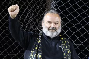 «Ξέρω τι θα κάνω» απαντά ο Μάριος Ηλιόπουλος σε ερώτηση για τη διαιτησία
