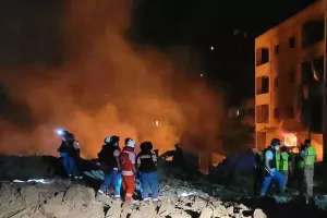 Το Ισραήλ βομβάρδισε σήμερα τα νότια προάστια της Βηρυτού ως απάντηση στην «ομοβροντία ρουκετών» της Χεζμπολάχ