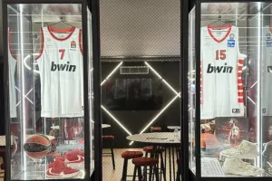 Στο VIP Lounge του ΣΕΦ οι φανέλες των Σπανούλη και Πρίντεζη