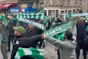 (Βίντεο Kerkida) "Εκείνο το κασκόλ..." στο Εδιμβούργο 