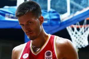 Ολυμπιακός: Εκτός προπόνησης ο Πετρούσεφ