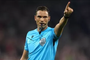Νέες οδηγίες της UEFΑ προς τις ομοσπονδίες για διαιτητές, βοηθούς και VAR - Τι αναφέρει