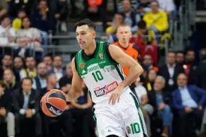 Σλούκας: Έφτασε τις 392 συμμετοχές στην Euroleague, 4oς στην ιστορία