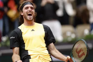 Τσιτσιπάς: Πέρασε άνετος στους 16 του Shanghai Masters και έκλεισε ραντεβού με τον Μεντβέντεφ