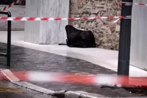 Συναγερμός στο Σύνταγμα με ύποπτη βαλίτσα - Τα ΤΕΕΜ στο σημείο