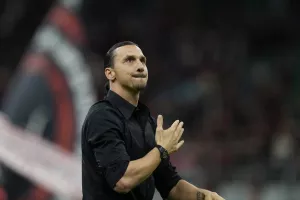 Ιμπραχίμοβιτς: Το βαθύ τραύμα στο κεφάλι και η ανησυχία που προκάλεσαν οι φωτογραφίες που δημοσίευσε