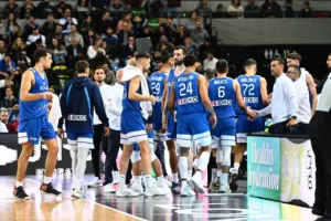 Συνεχίζεται η ταλαιπωρία της Εθνικής: Πήγε σε ξενοδοχείο για να μην επιβαρυνθεί κι άλλο