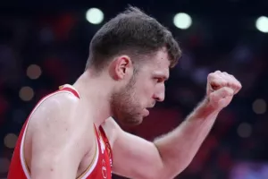 Βεζένκοφ: "Ινδάλματα οι Σπανούλης, Διαμαντίδης και Παπαλουκάς"