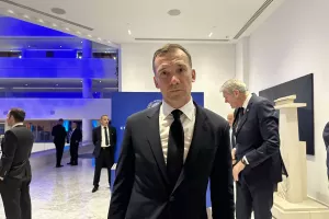 ΕΔΩ και ο Σεφτσένκο 