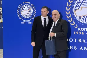 ΕΔΩ και ο Σεφτσένκο 
