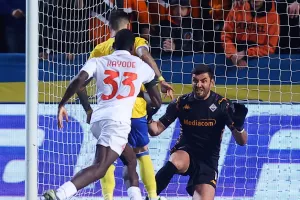Το... φόρτωσαν στον Kayode (33)!
